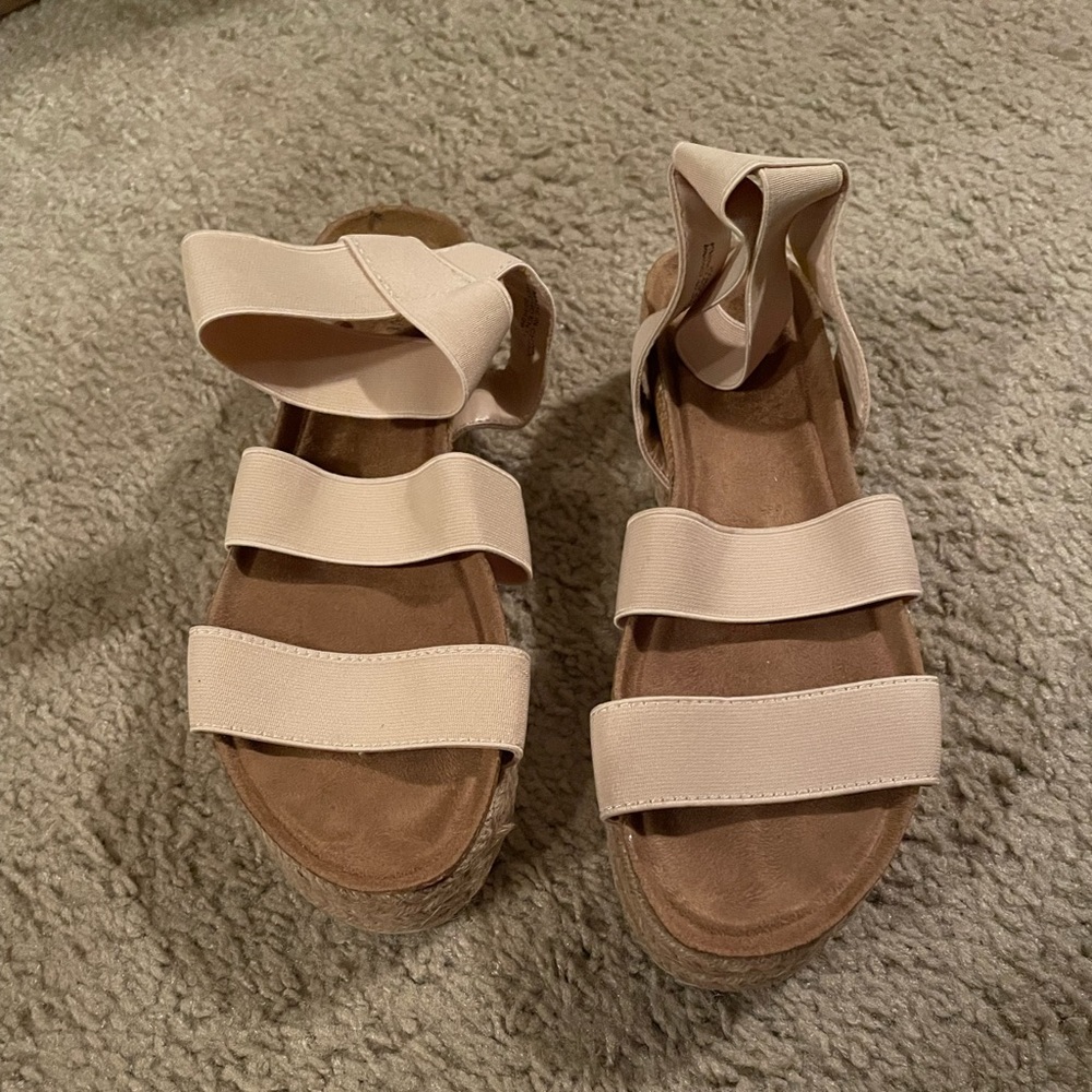 Size 6 tan sandal